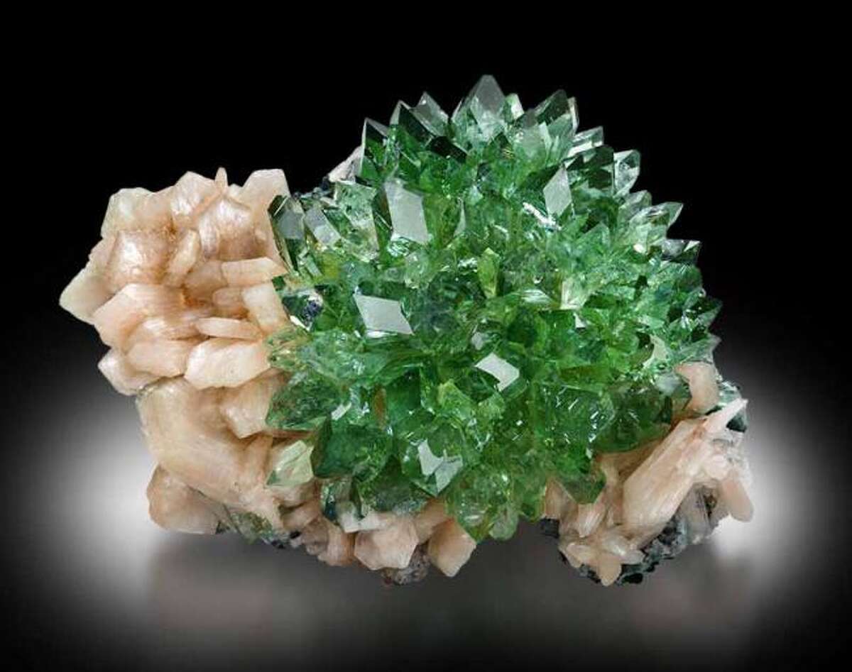 Ancient Indian crystals go on show in Sugar Land