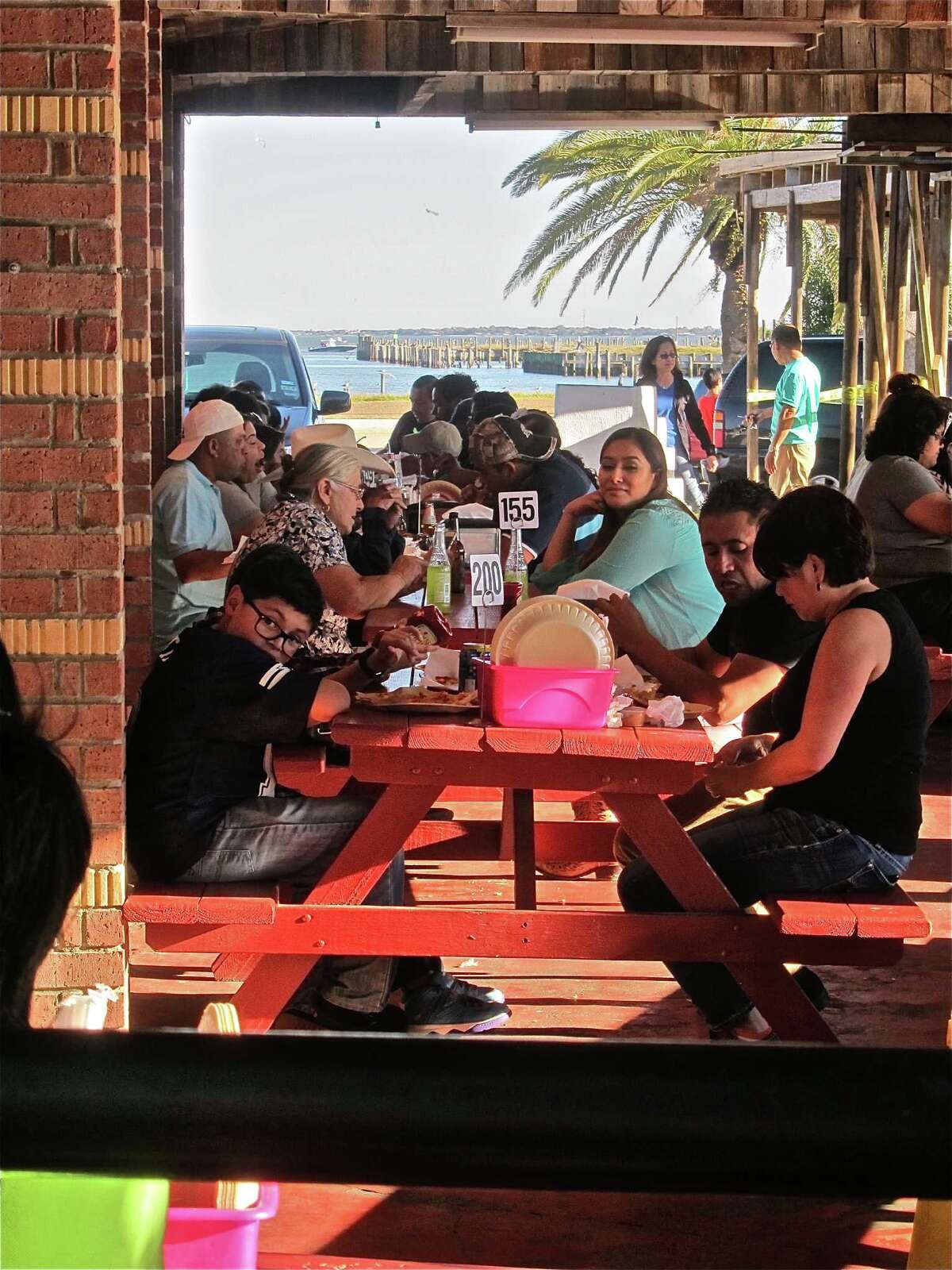 Simple food, rich experience at Pier 8 Seafood Market in Seabrook