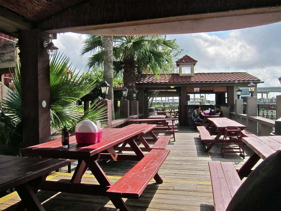 Simple food, rich experience at Pier 8 Seafood Market in Seabrook