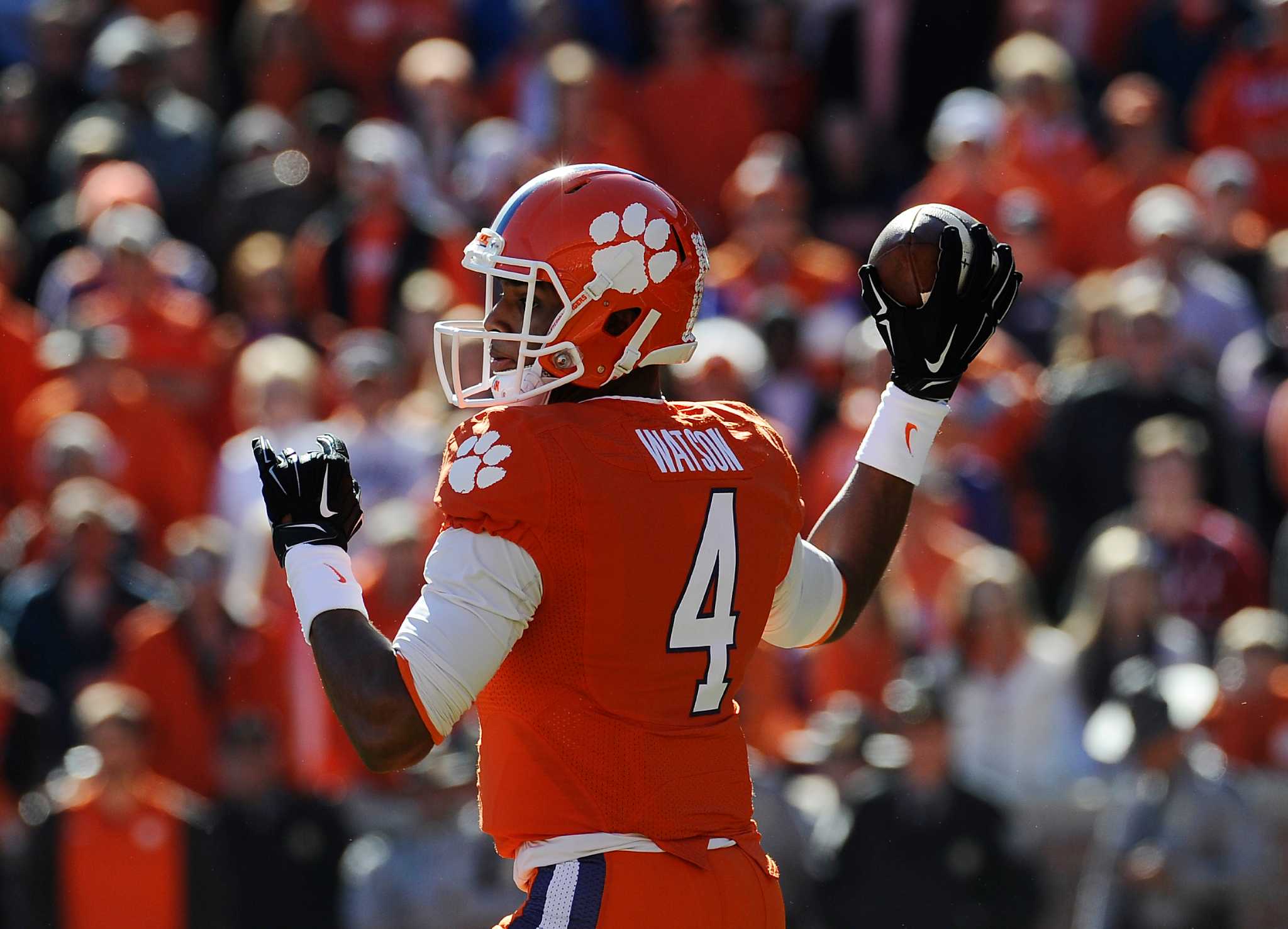 Deshaun Watson Salutes Clemson Football History, Steve Fuller With Jersey -  Stadium