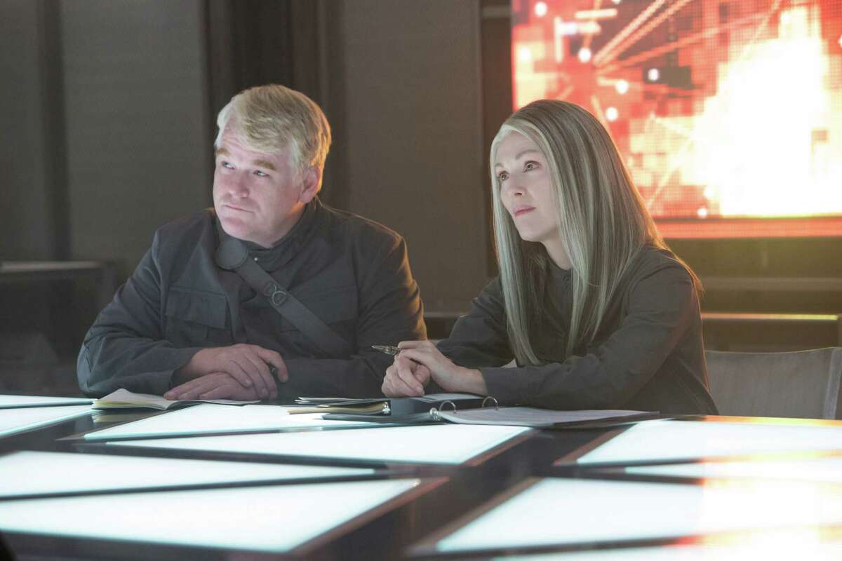 The Hunger Games: Mockingjay - Part 1' holds on to top box-office spot