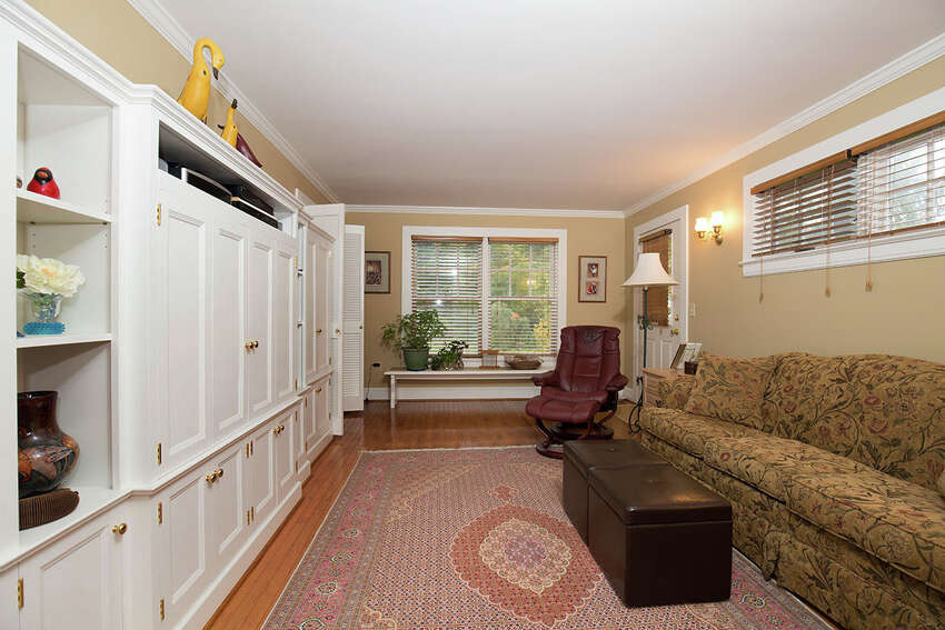 House of the Week Colonial in Troy