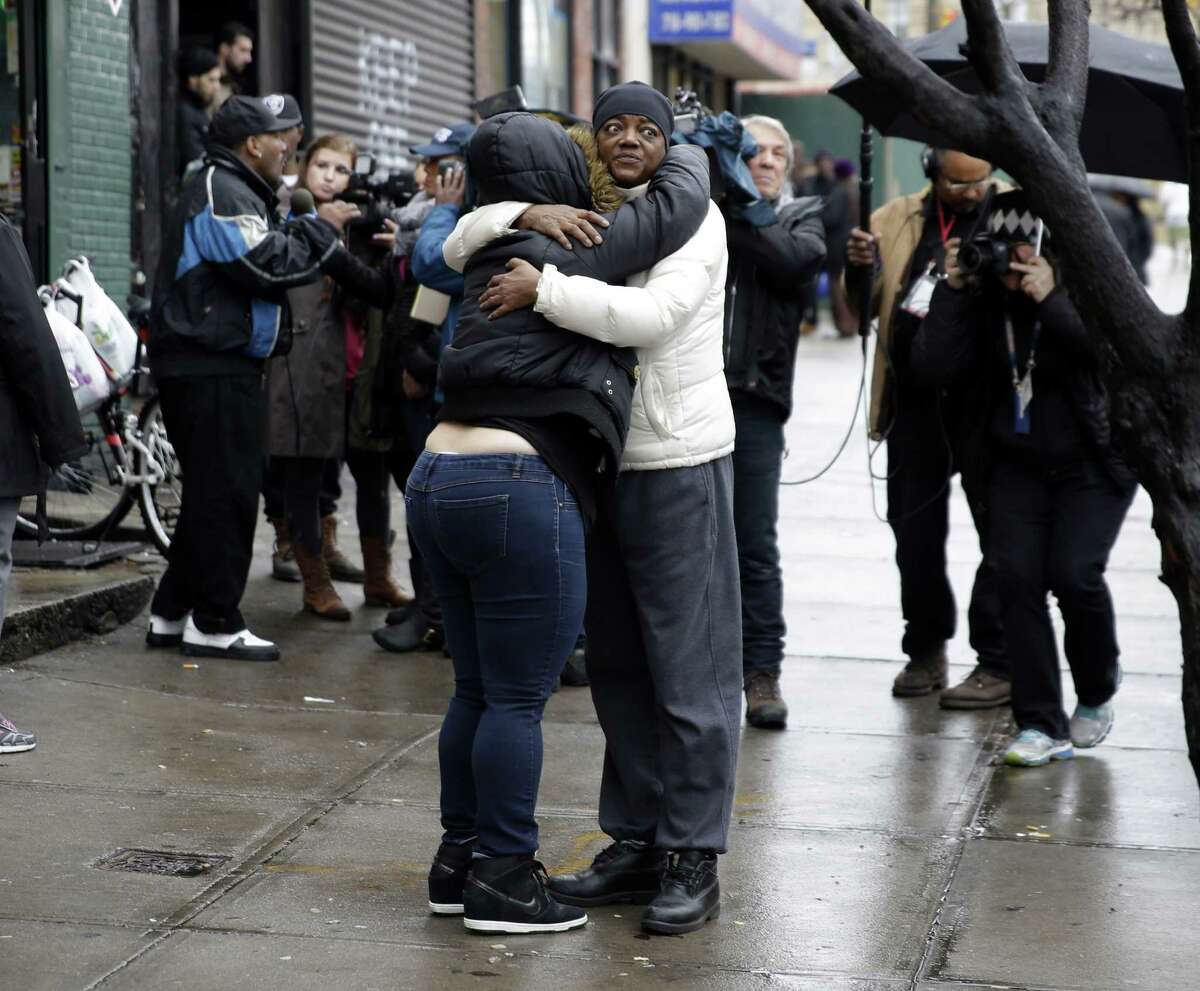 N.Y. officer not indicted in chokehold death