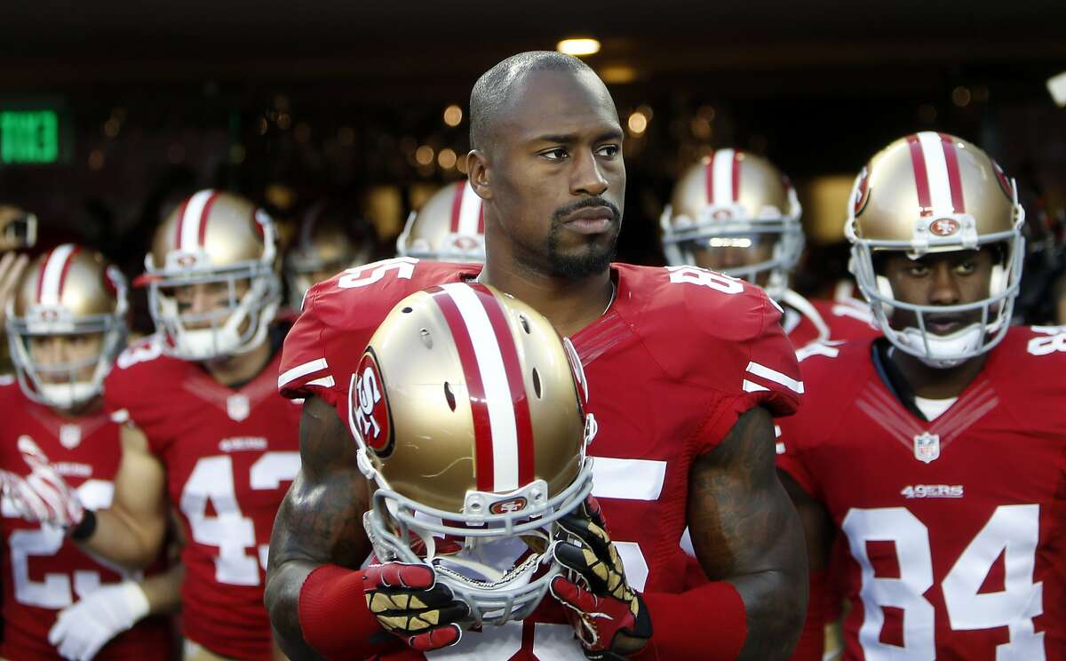 Broncos acquire TE Vernon Davis from 49ers for draft picks