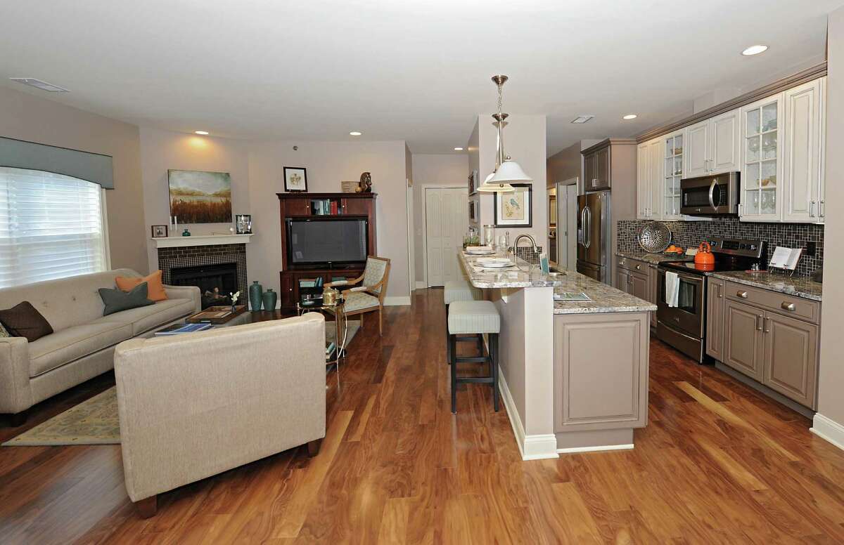 Photos Mill Hollow Condominiums