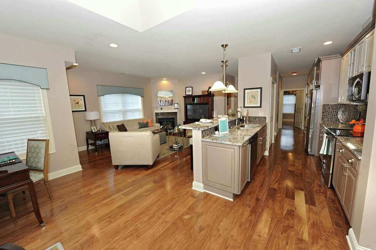 Photos Mill Hollow Condominiums