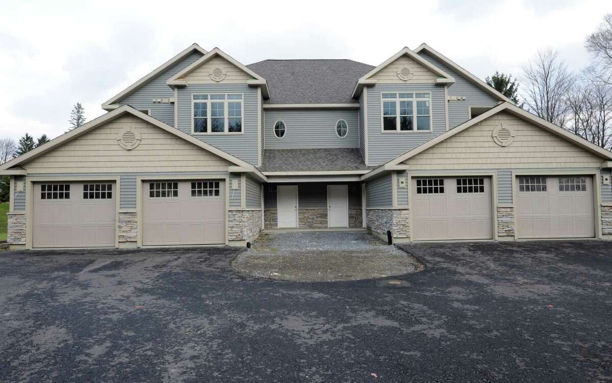 Photos Mill Hollow Condominiums