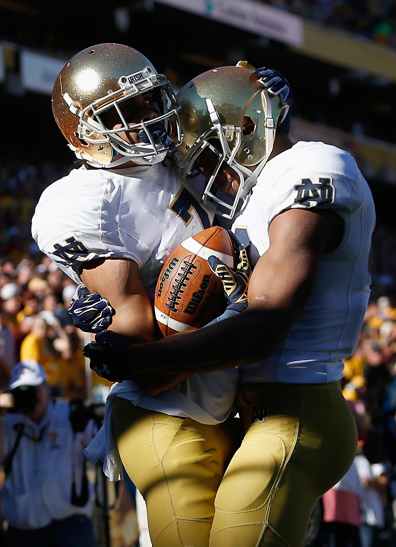 October 31, 2015: Notre Dame Fighting Irish wide receiver Torii Hunter Jr.,  (16) with the catch during the NCAA football game between the Notre Dame  Fighting Irish and the Temple Owls at