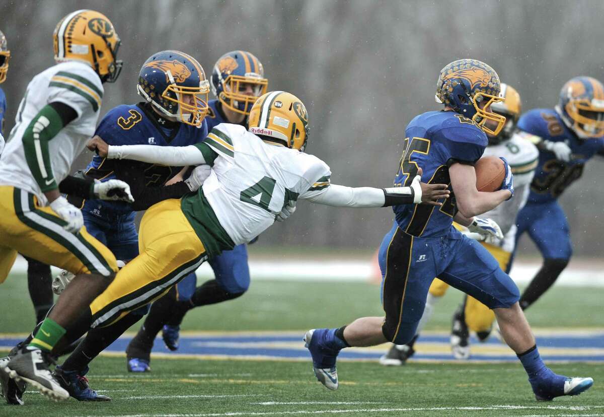 Brookfield crushes New London, returns to state finals