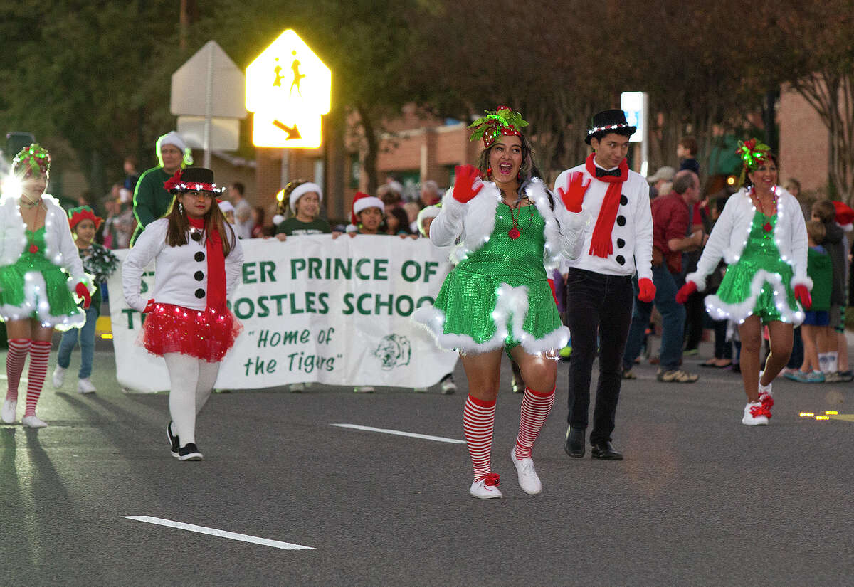Alamo Heights turns out for holiday parade