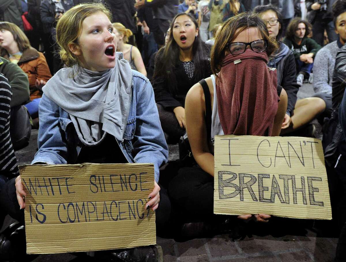 Police Use Tear Gas On Berkeley Protesters 