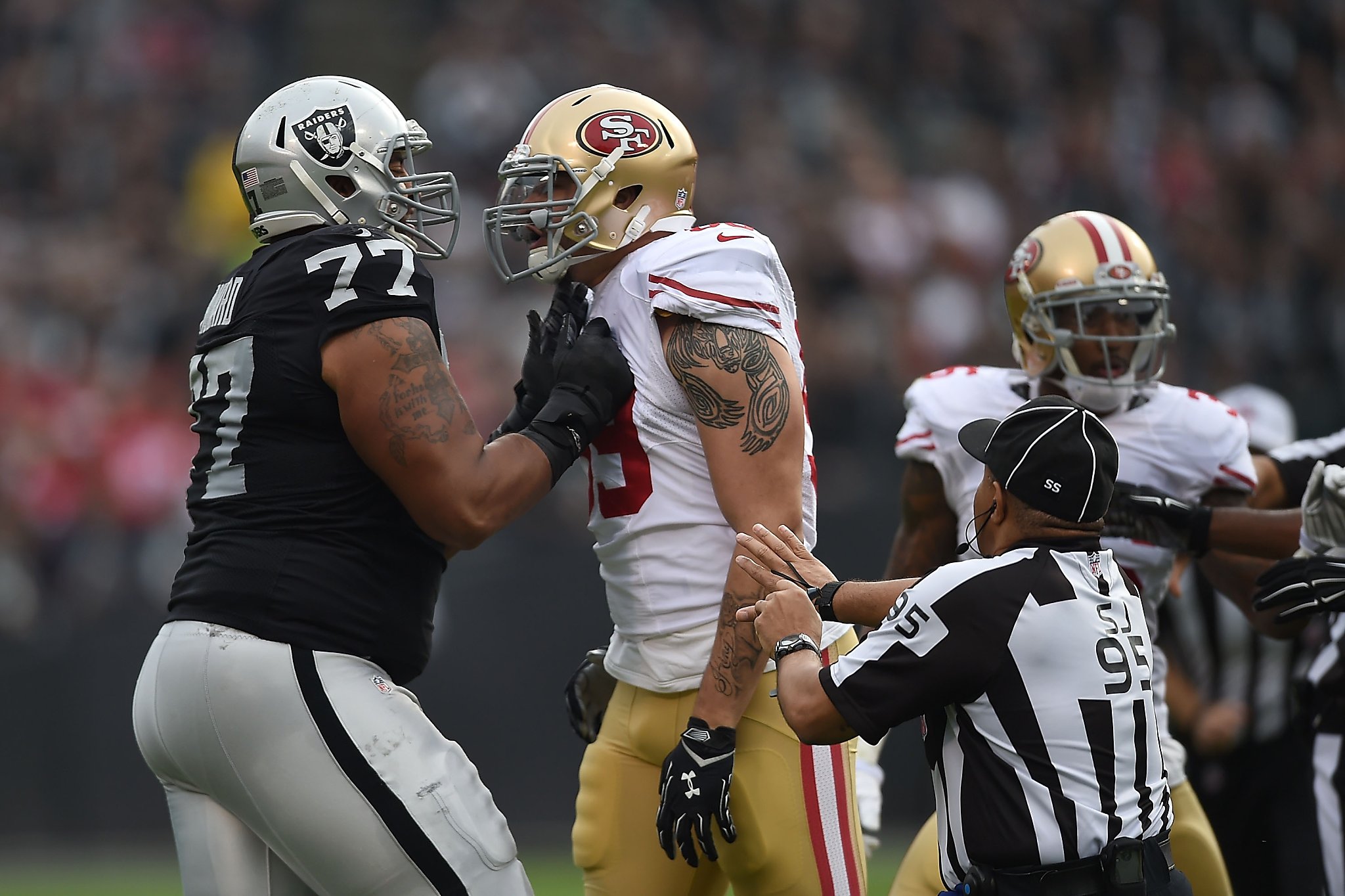 Raiders deal stunning blow to 49ers' playoff hopes