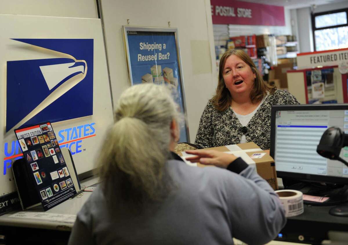 Post offices now open three Sundays in December