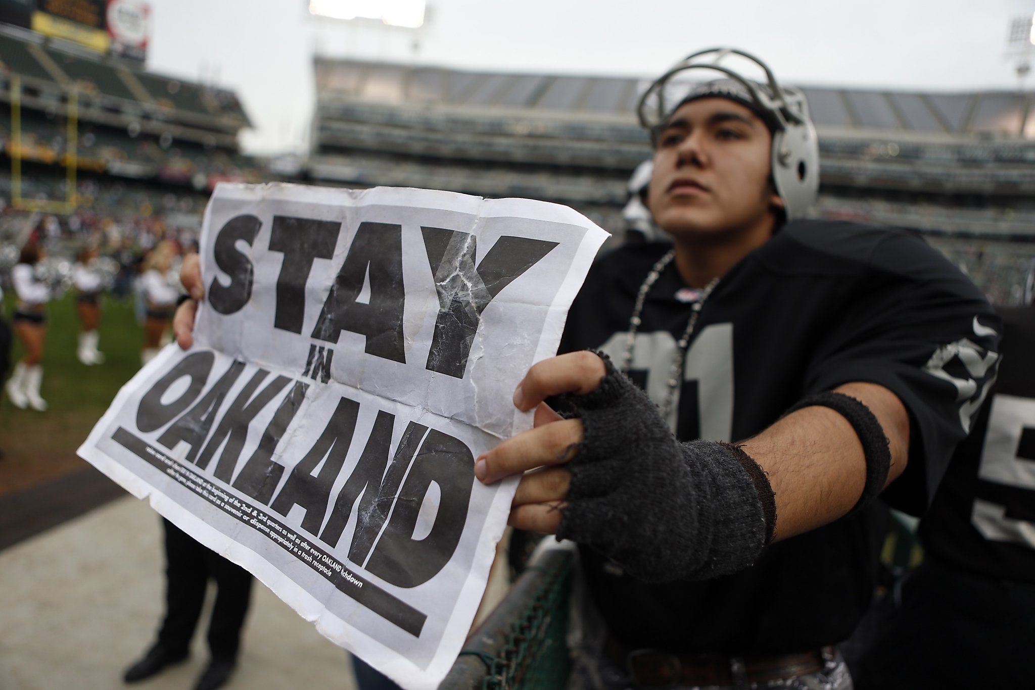 No move imminent — Raiders likely to extend Coliseum lease