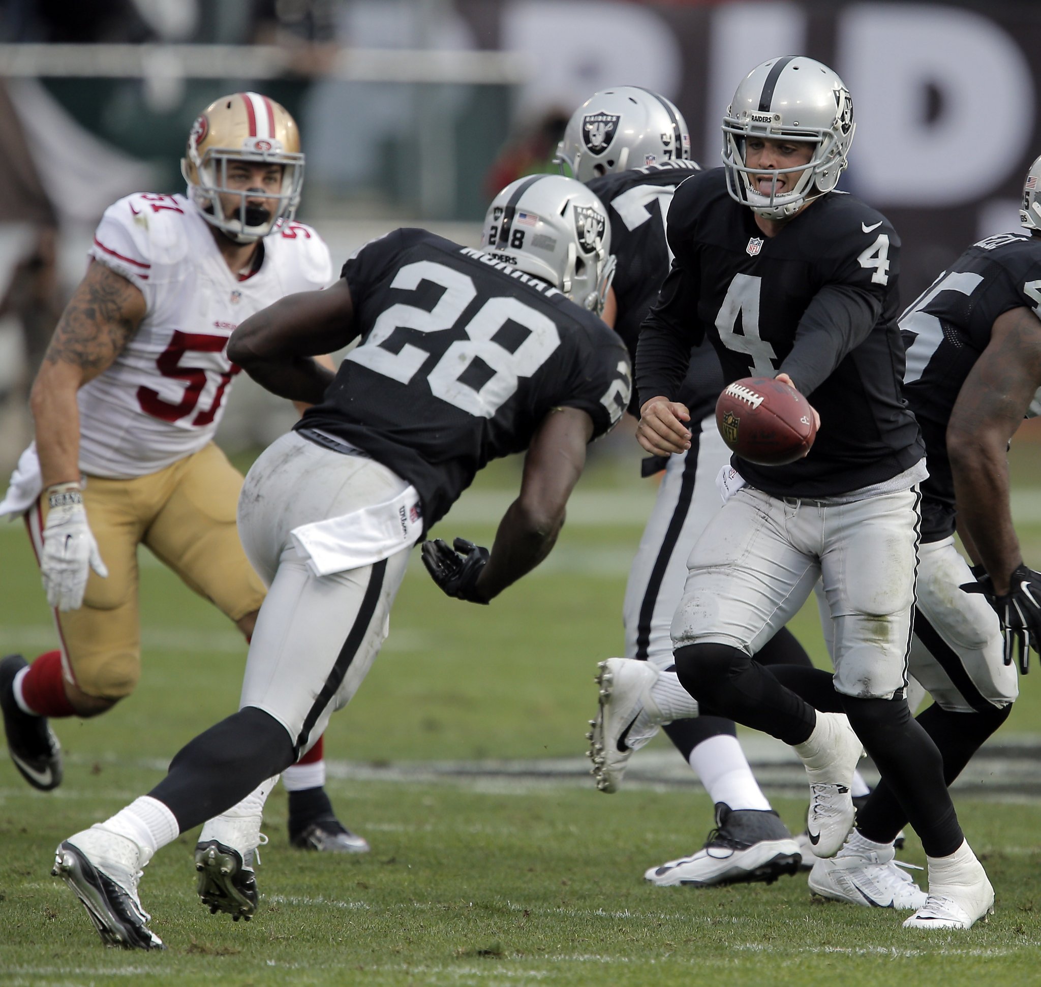 Raiders deal stunning blow to 49ers' playoff hopes