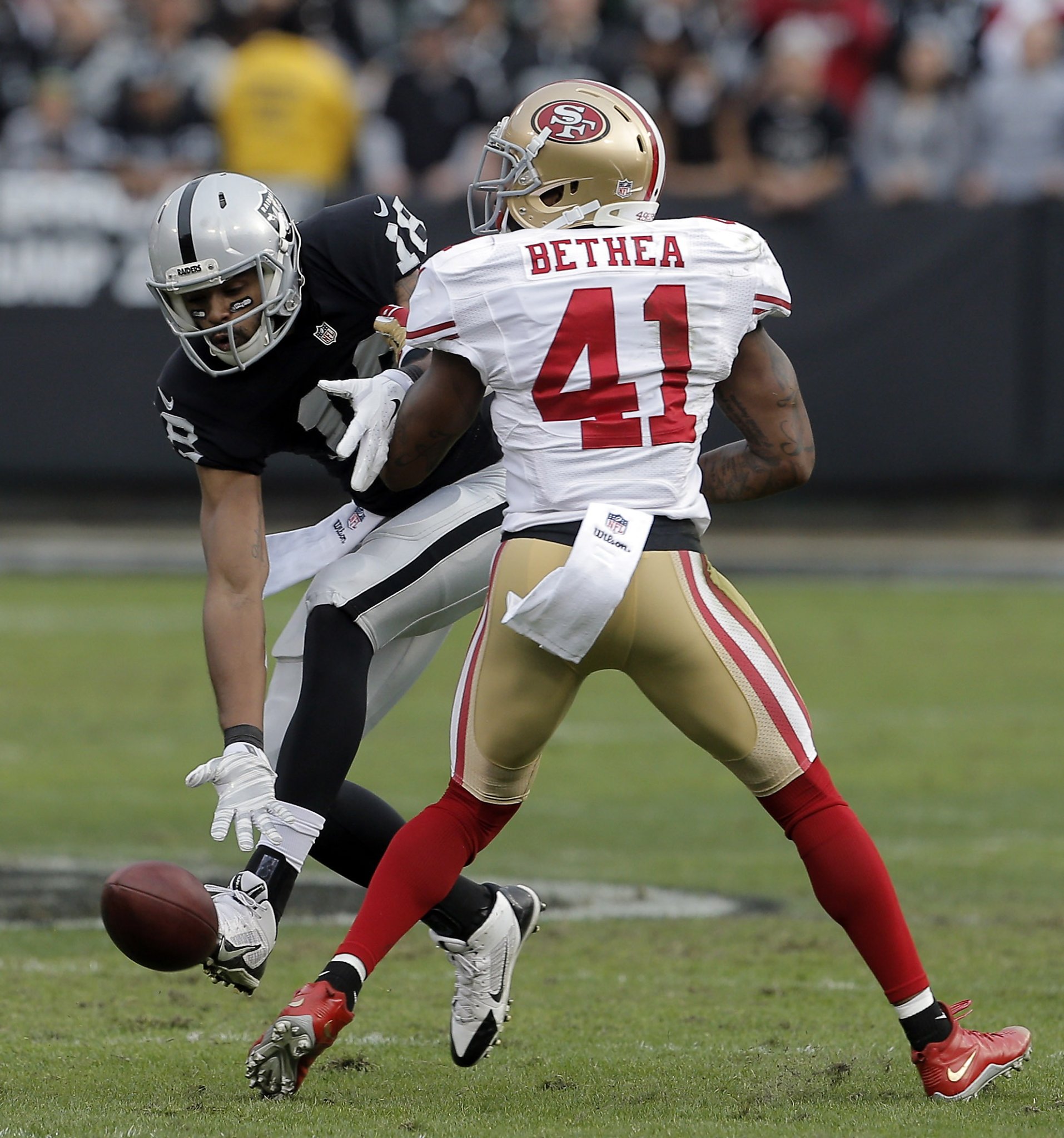 Raiders deal stunning blow to 49ers' playoff hopes