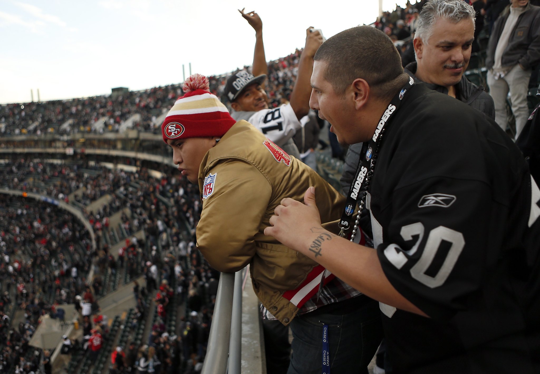 49ers, Raiders fans appear on best behavior as exhibition series