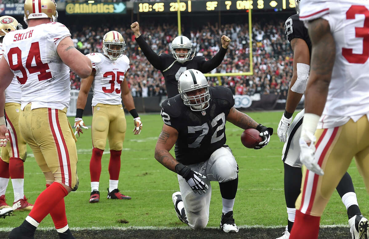 Raiders deal stunning blow to 49ers' playoff hopes