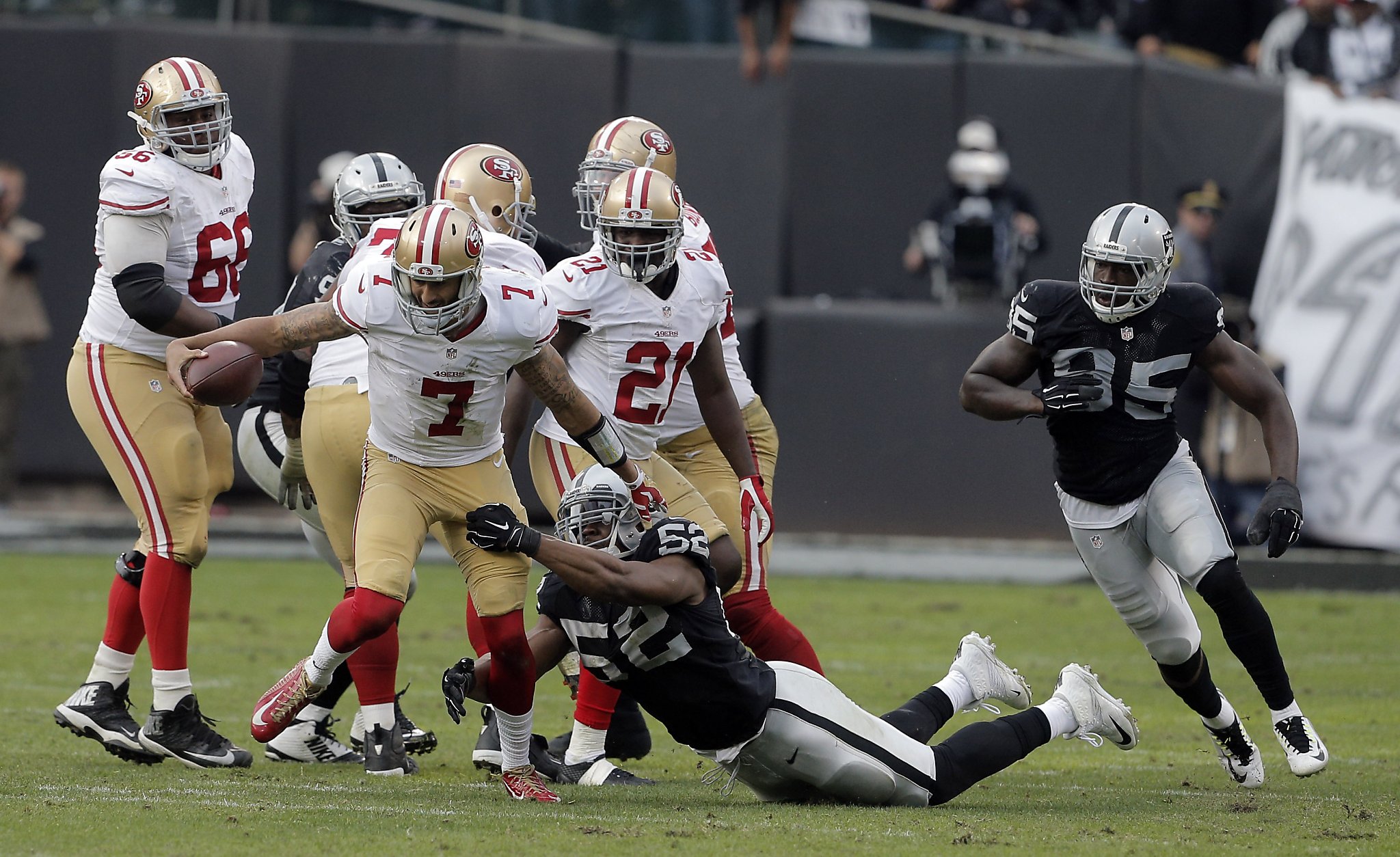 Raiders deal stunning blow to 49ers' playoff hopes