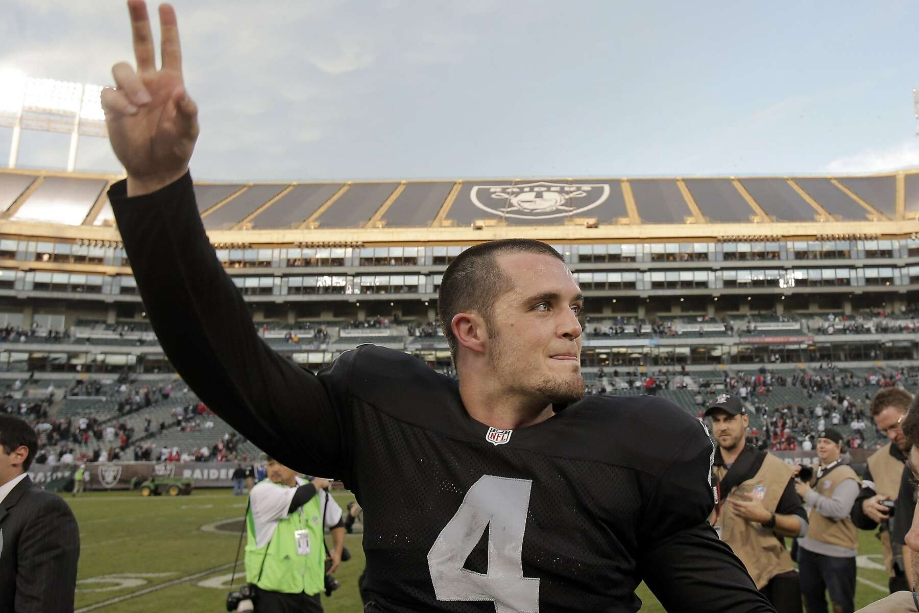 Derek Carr, Khalil Mack, Amari Cooper in Top 20 for jersey sales