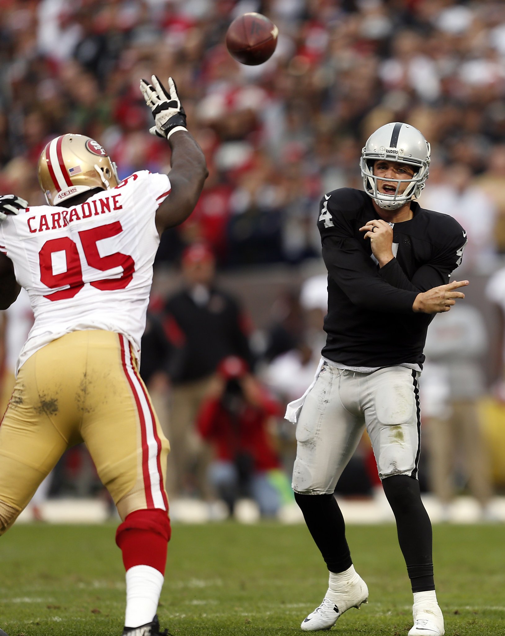 Raiders deal stunning blow to 49ers' playoff hopes