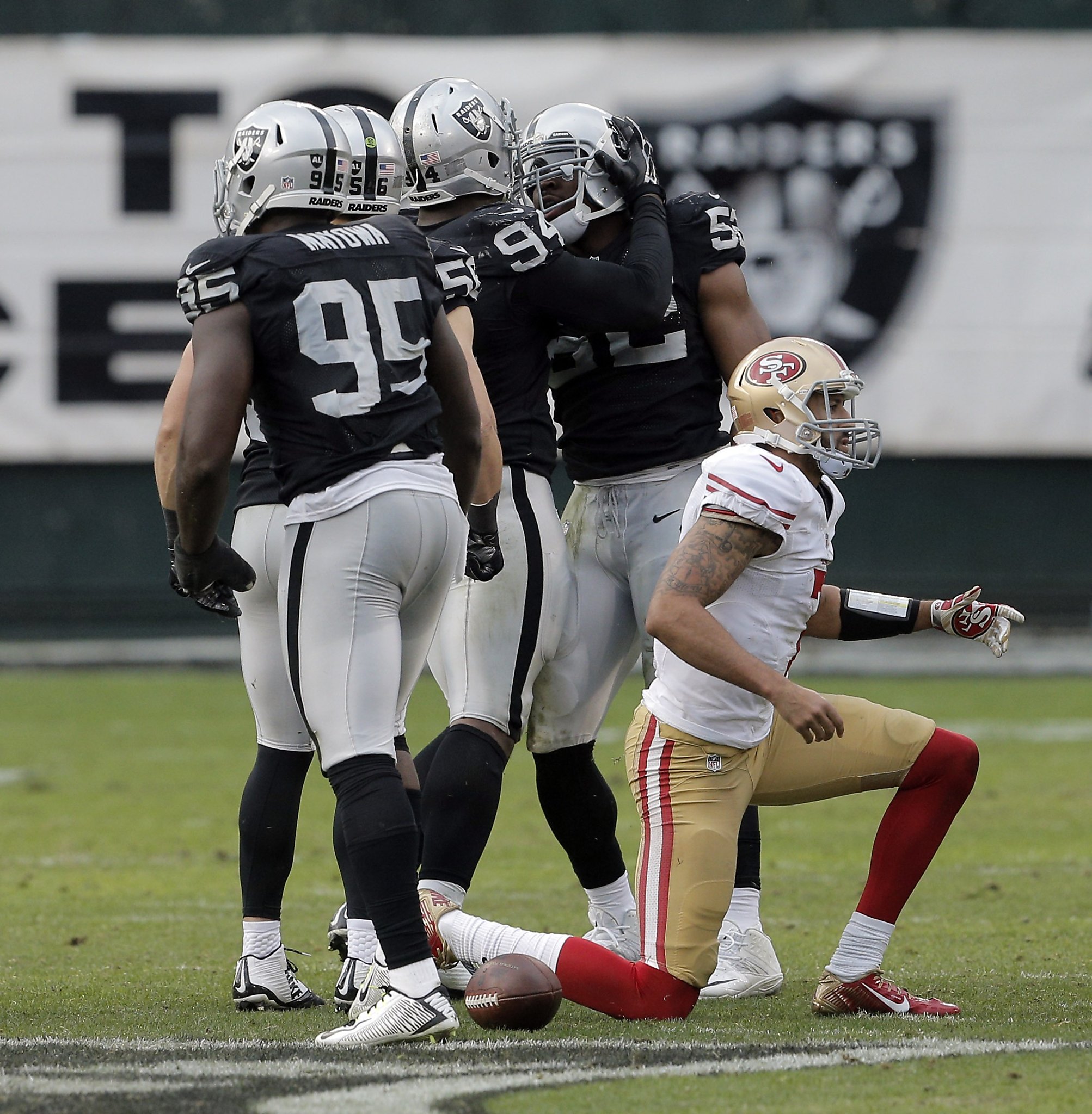 Raiders deal stunning blow to 49ers' playoff hopes