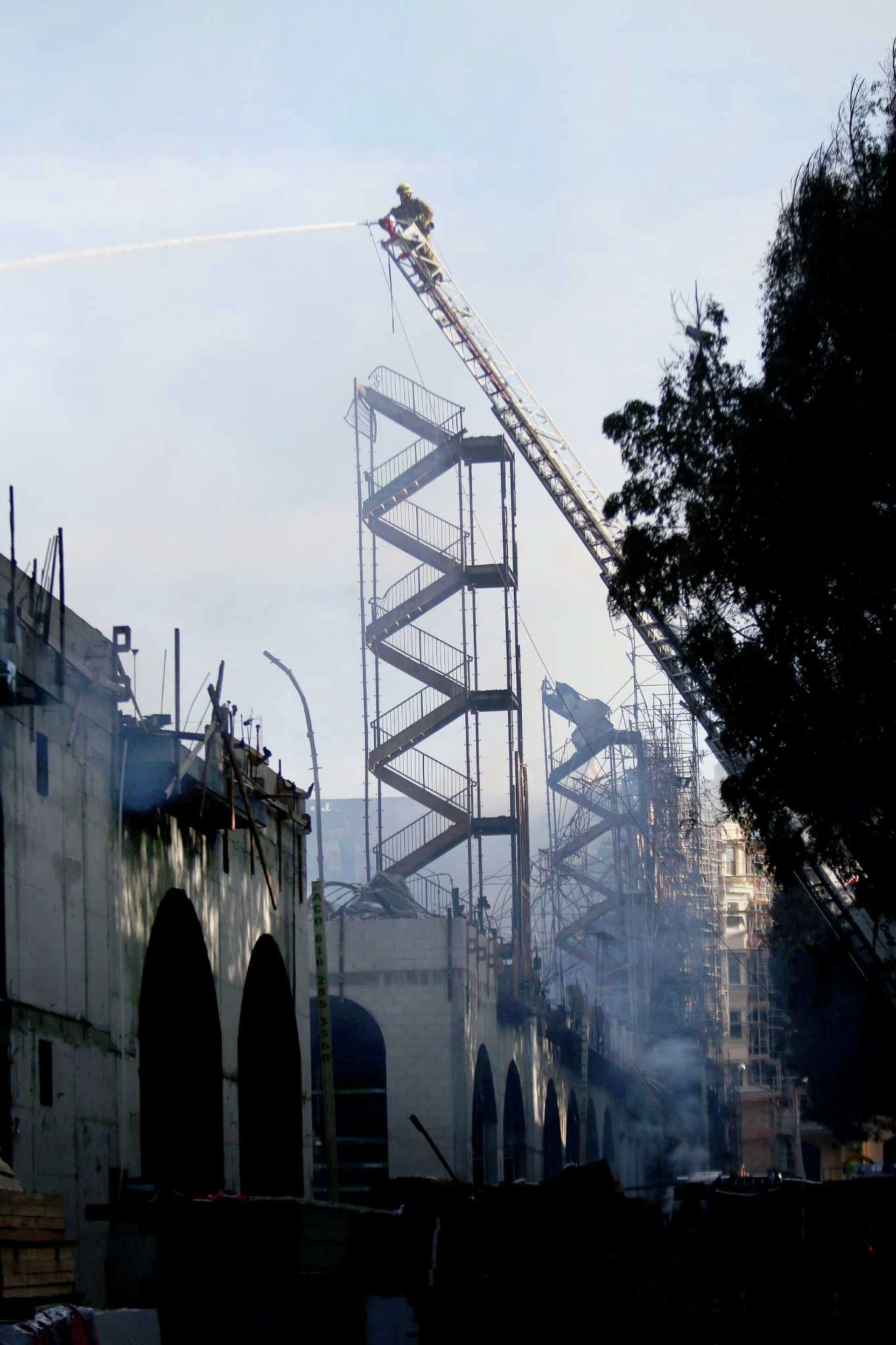 Fire crews battle 2 major fires in Los Angeles