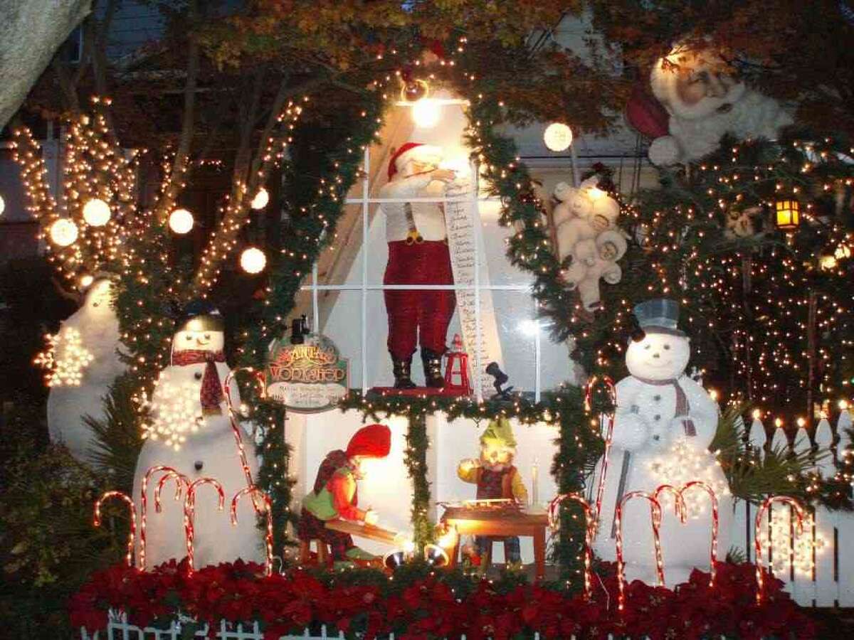 The best neighborhoods for holiday lights in the Bay Area