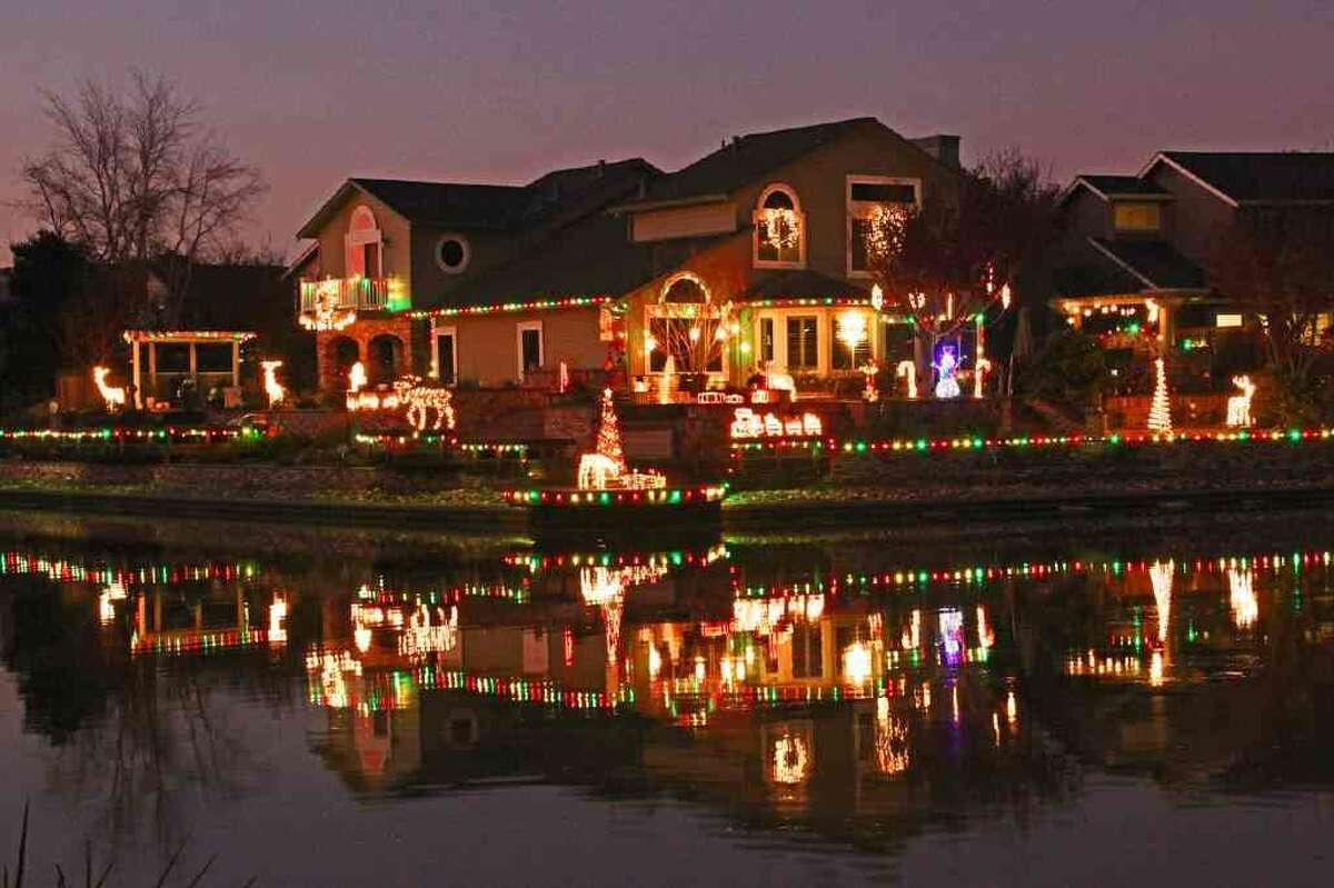 The best neighborhoods for holiday lights in the Bay Area