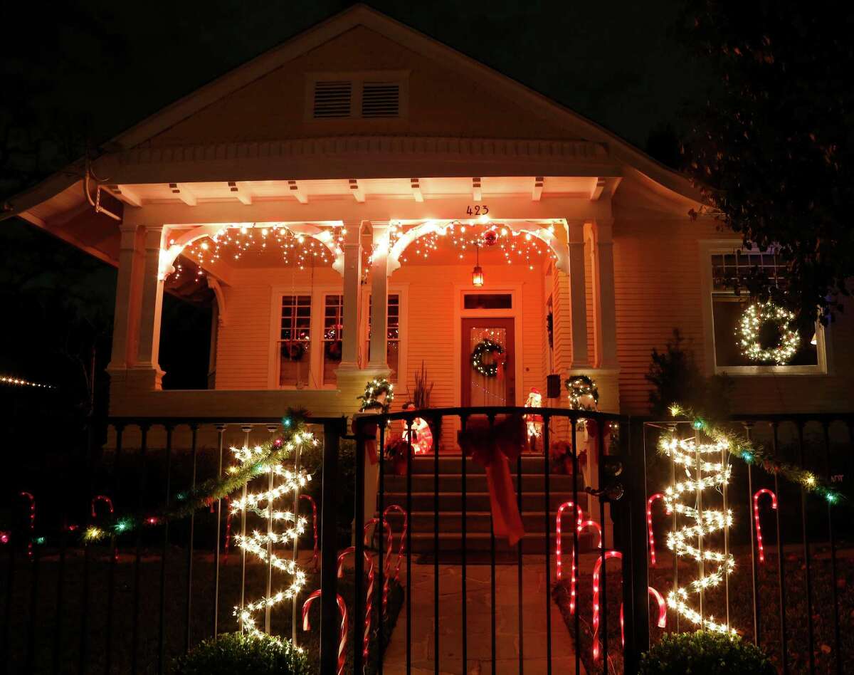 Homes in the Heights light up for the holidays