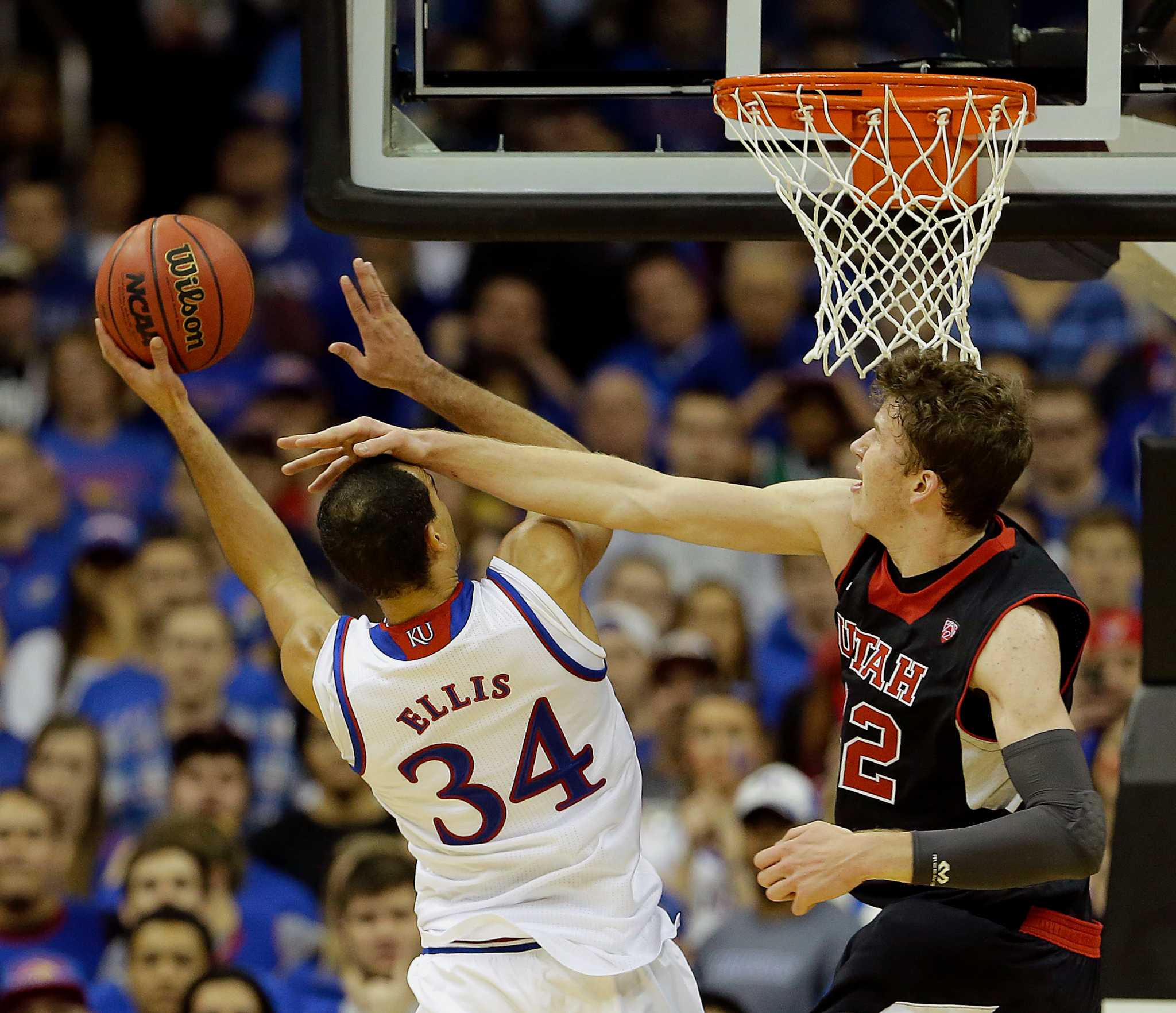 Men's college basketball Kansas, Kentucky take different routes to