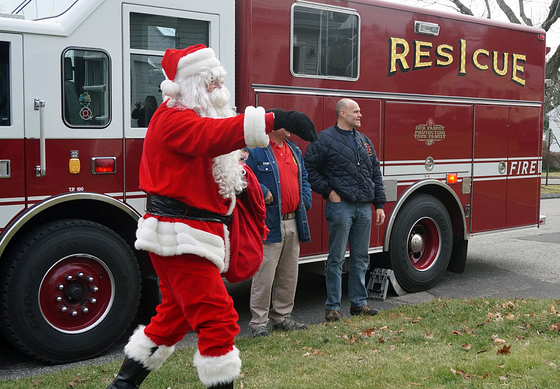 Santa's Express hits Fairfield streets before Christmas Eve travels