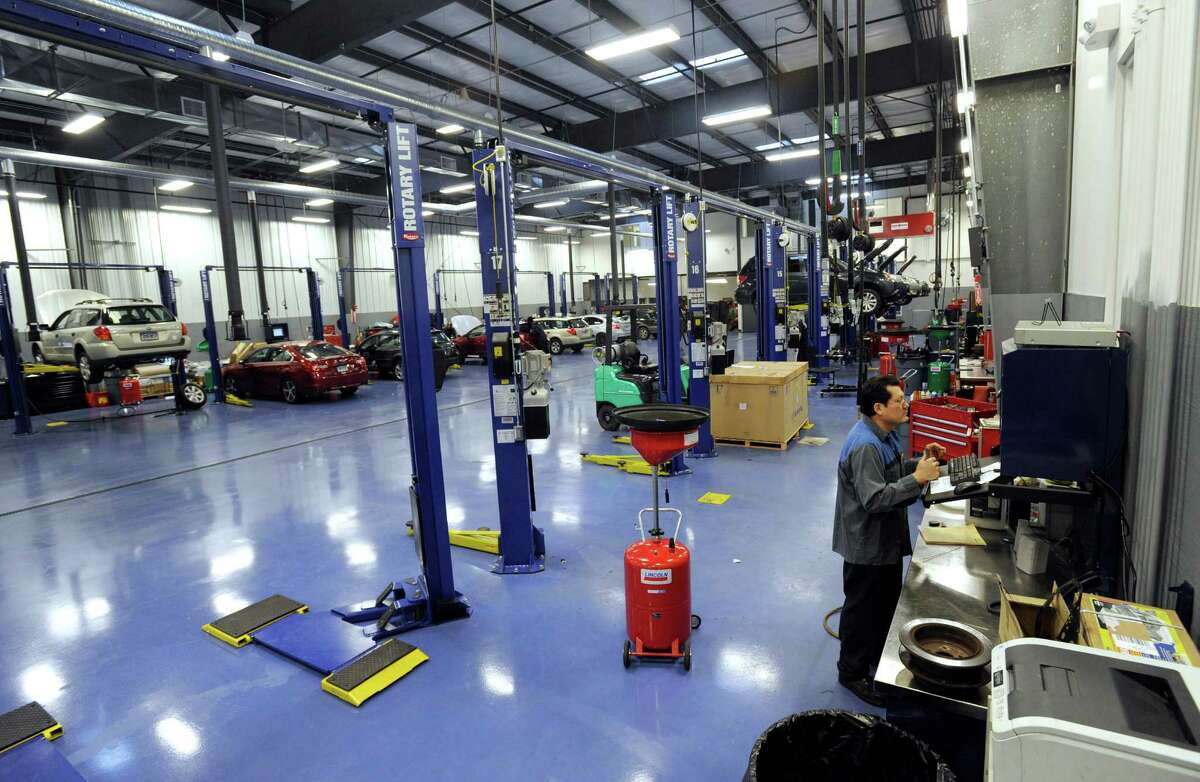 Colonial Subaru unveils new Danbury location