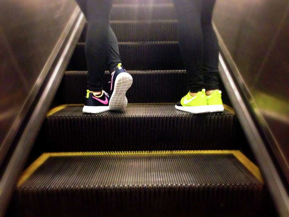 This is how much it costs Nike to make a pair of 100 sneakers