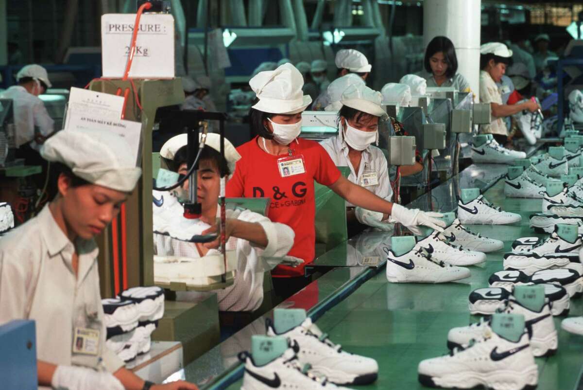 nike shoe manufacturing