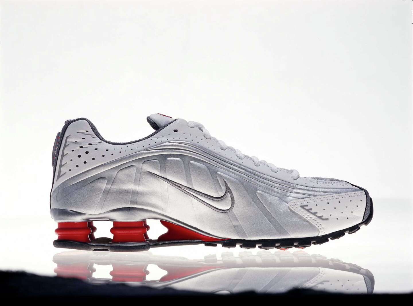 This is how much it costs Nike to make a pair of 100 sneakers