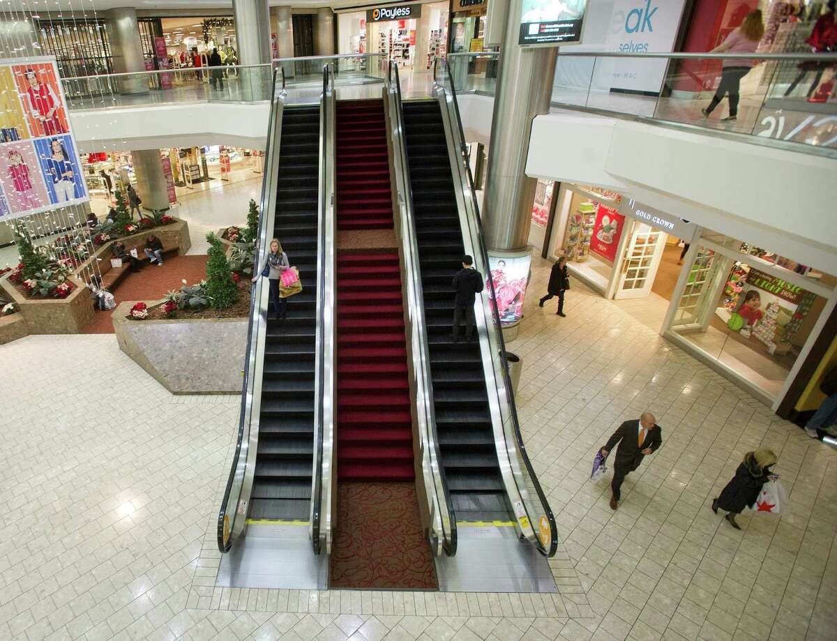 Attendants On Hand Stamford Mall Readies For Rush