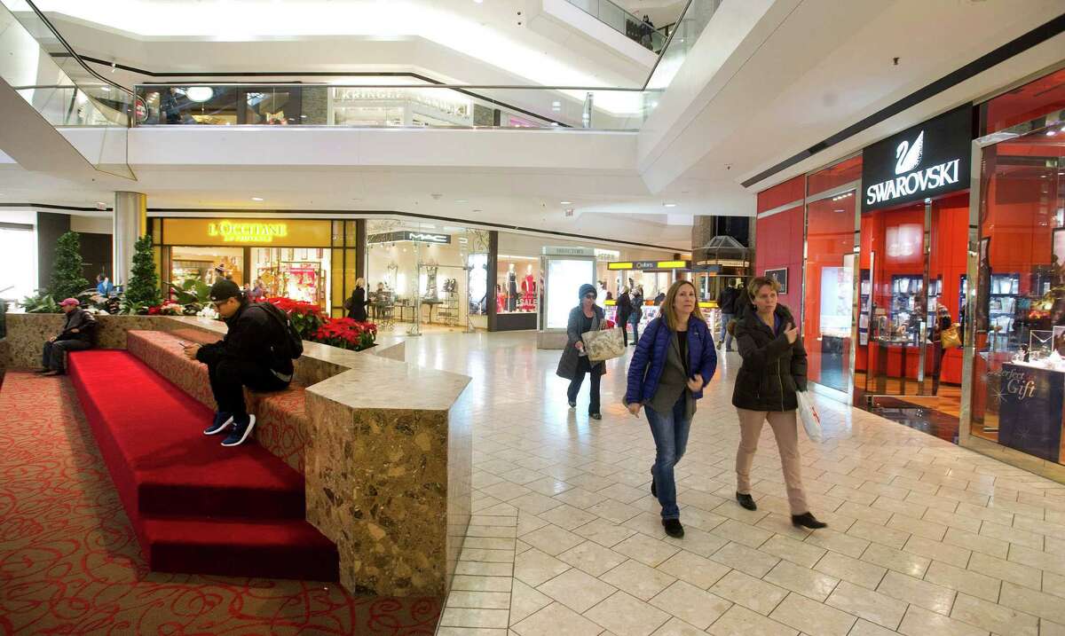 Attendants on hand, Stamford mall readies for rush