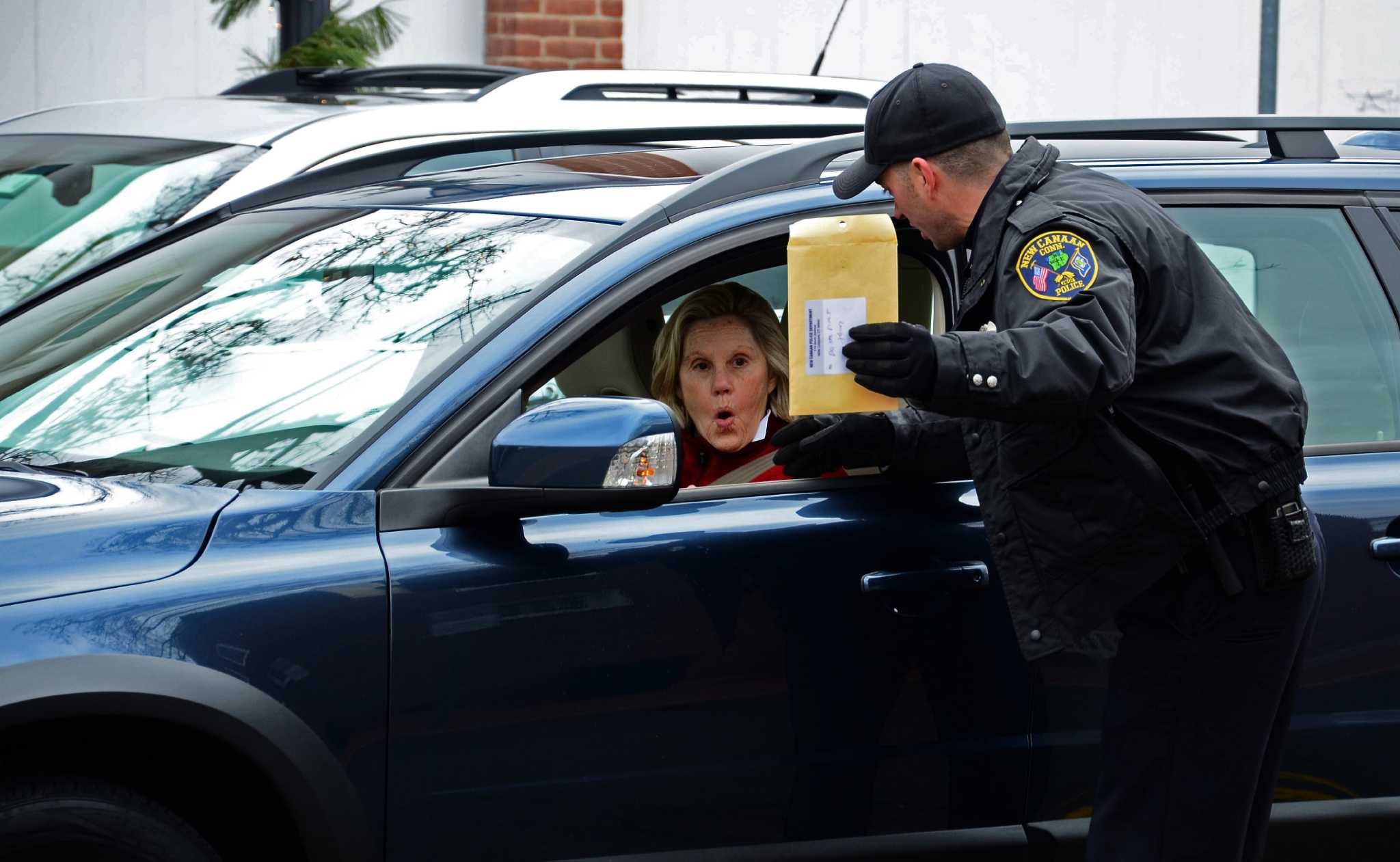 Checking their safety lists, New Canaan cops reward 'nice' drivers ...