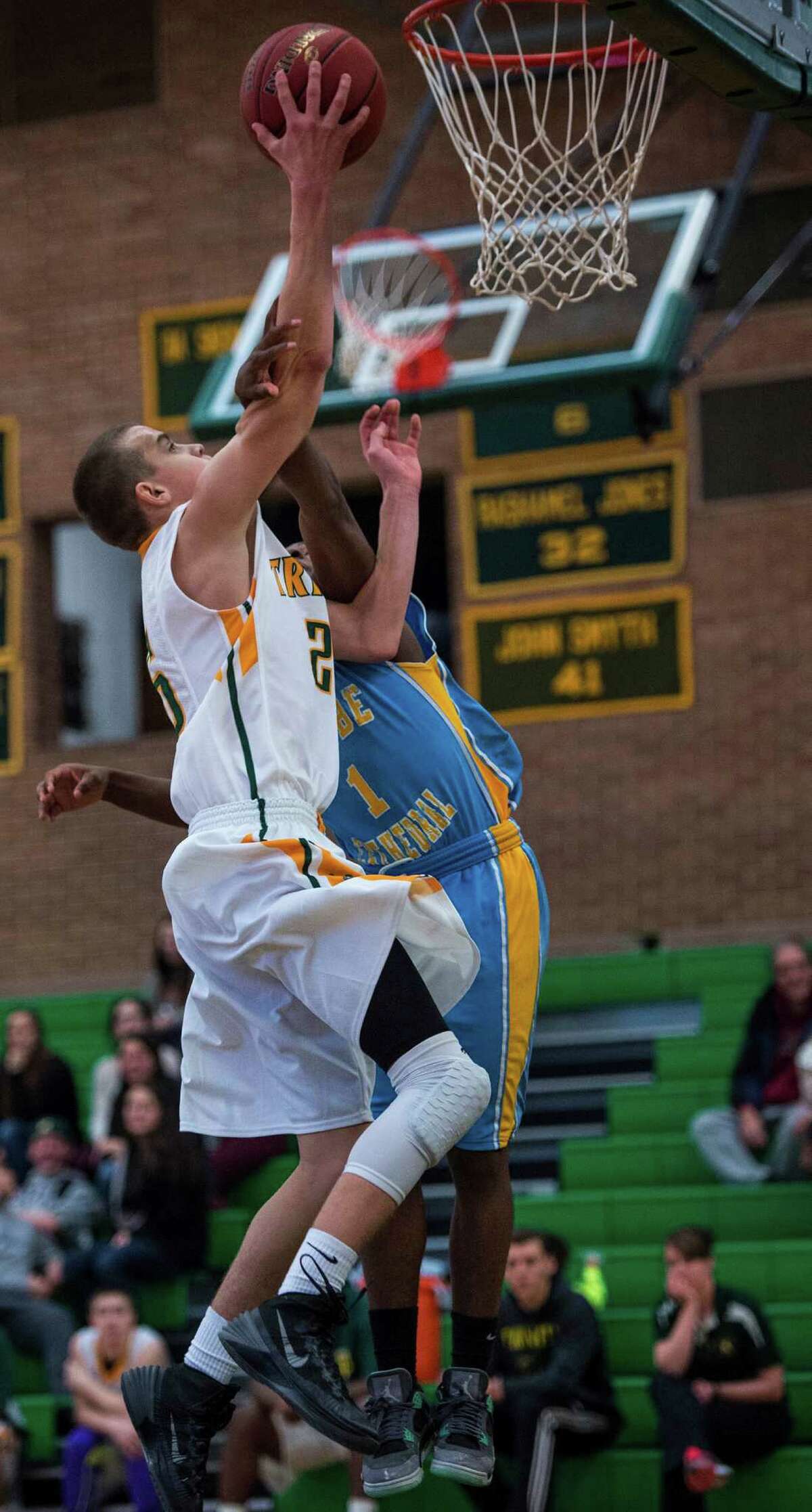 trinity-catholic-boys-hoop-tops-kolbe-cathedral