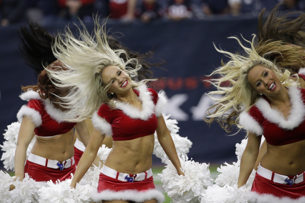 Some NFL cheerleaders paid low wages for performances