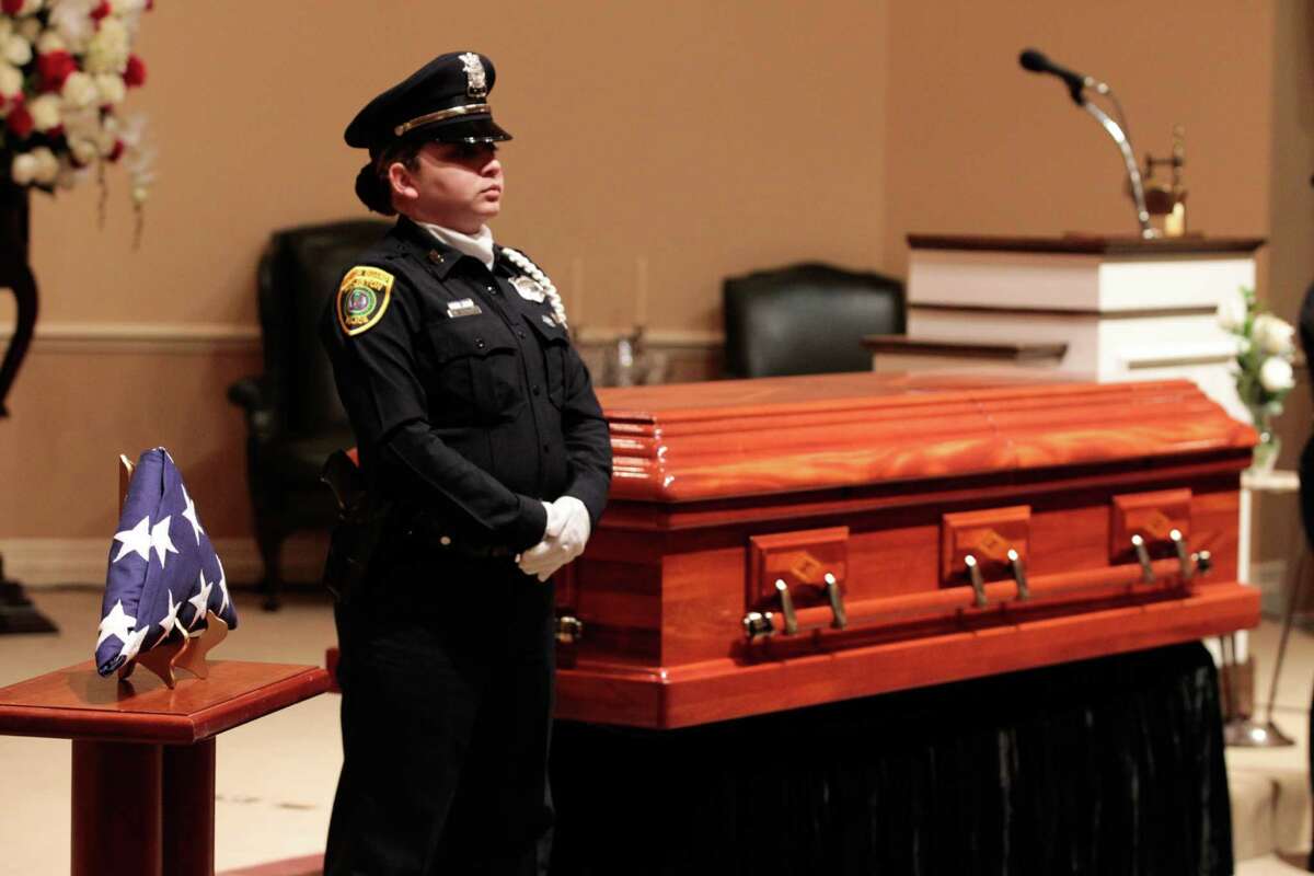 Colleagues, family remember former mayor Lanier at service