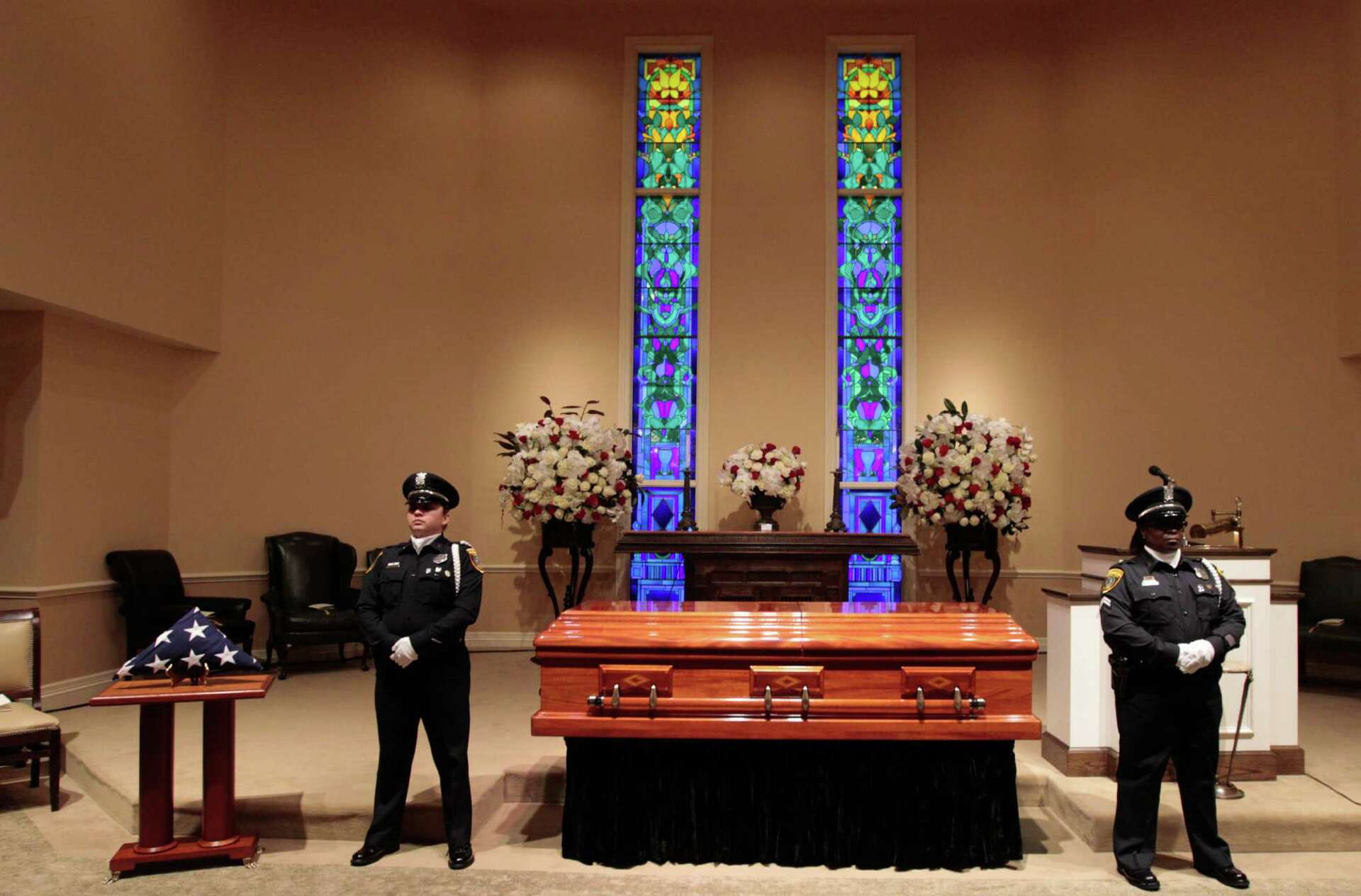 Colleagues, family remember former mayor Lanier at service