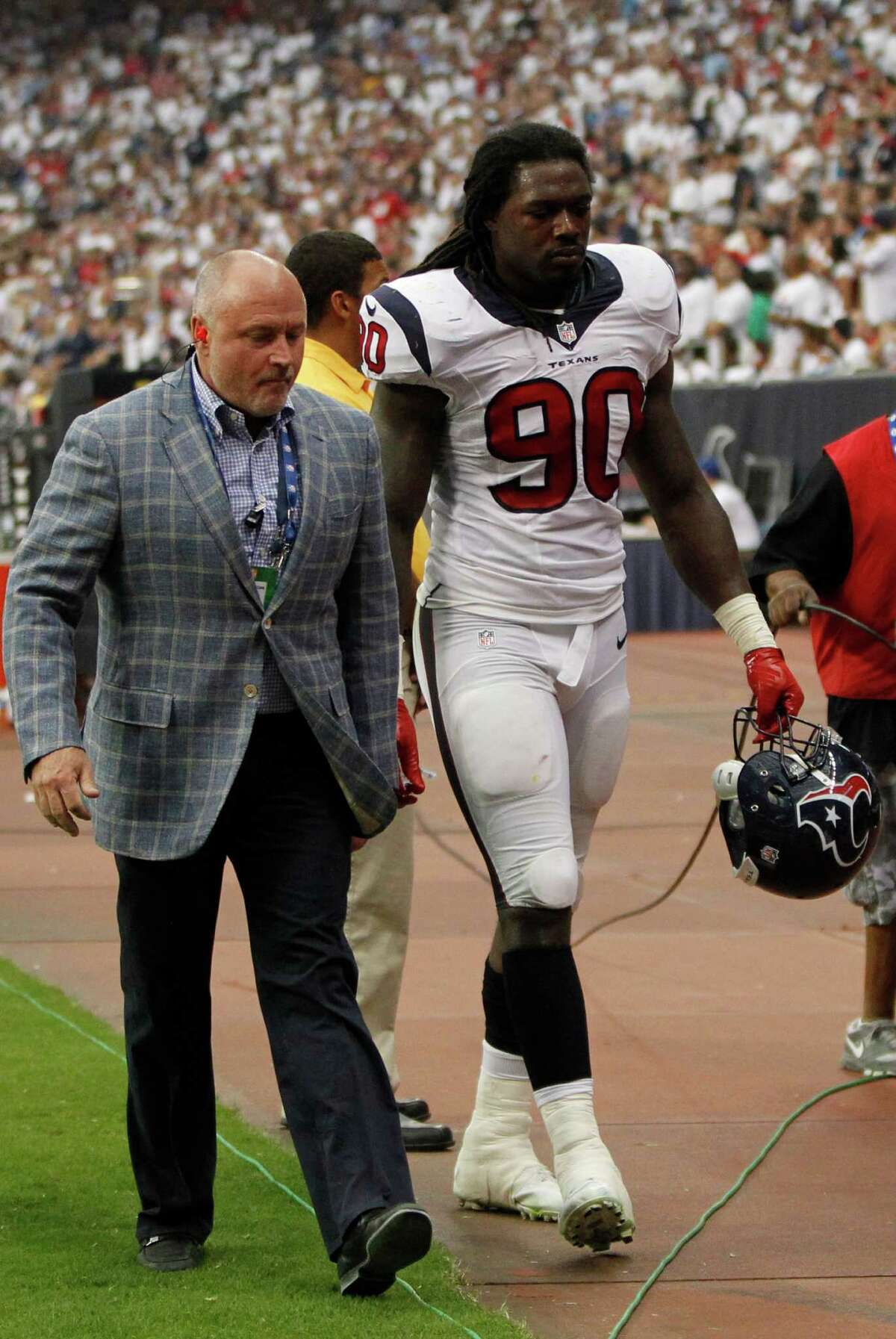 Texans linebacker Jadeveon Clowney ﻿ is believed to be a good candidate for the microfracture surgery.