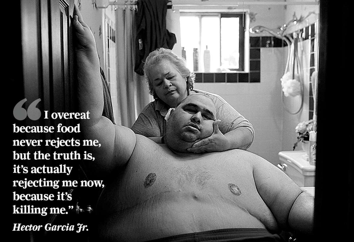 At more than 600 pounds, Hector Garcia Jr. had to struggle to get to the bathroom across the hall so that his mother, Elena, could wash him after having cut his hair in November 2010. A month before, Hector started dieting after he realized he was close to his highest known weight, 636 pounds.