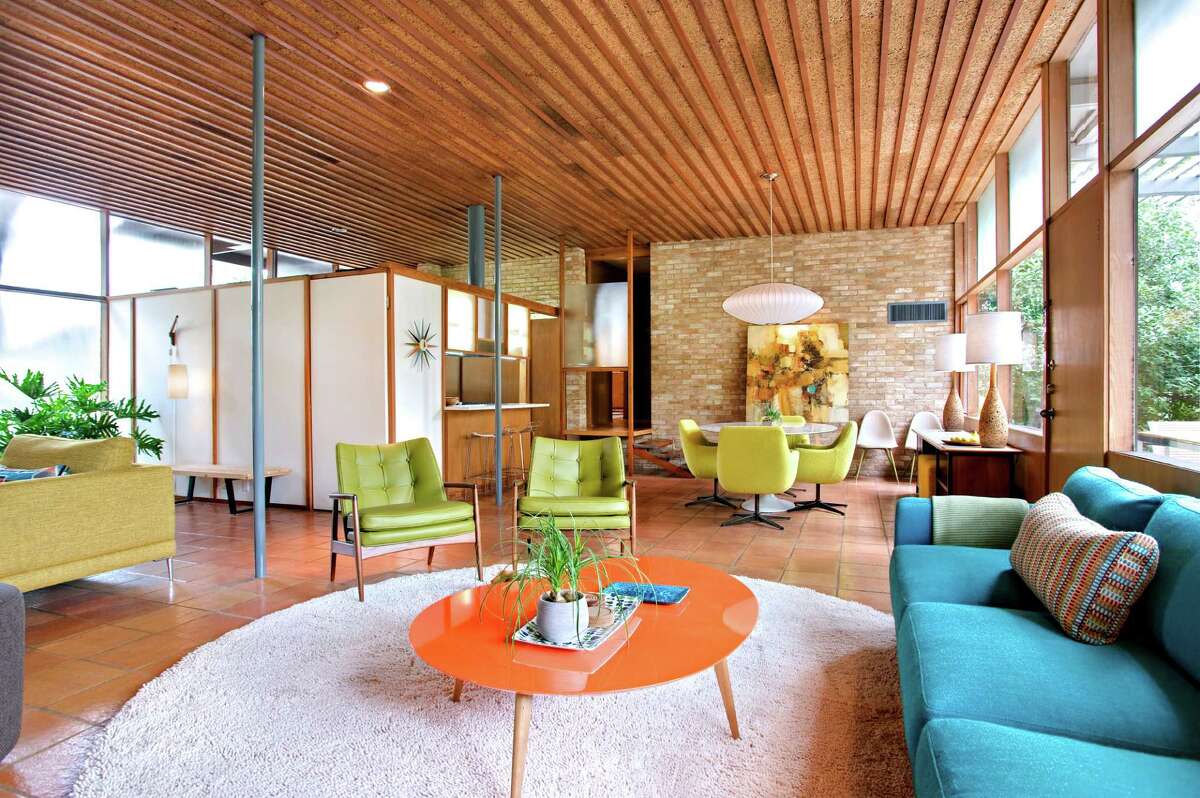 Spaces flow in midcentury modern design, exemplified in Casa Nido, the Terrell Hills home shared by Douglas Galloway and John Allison.