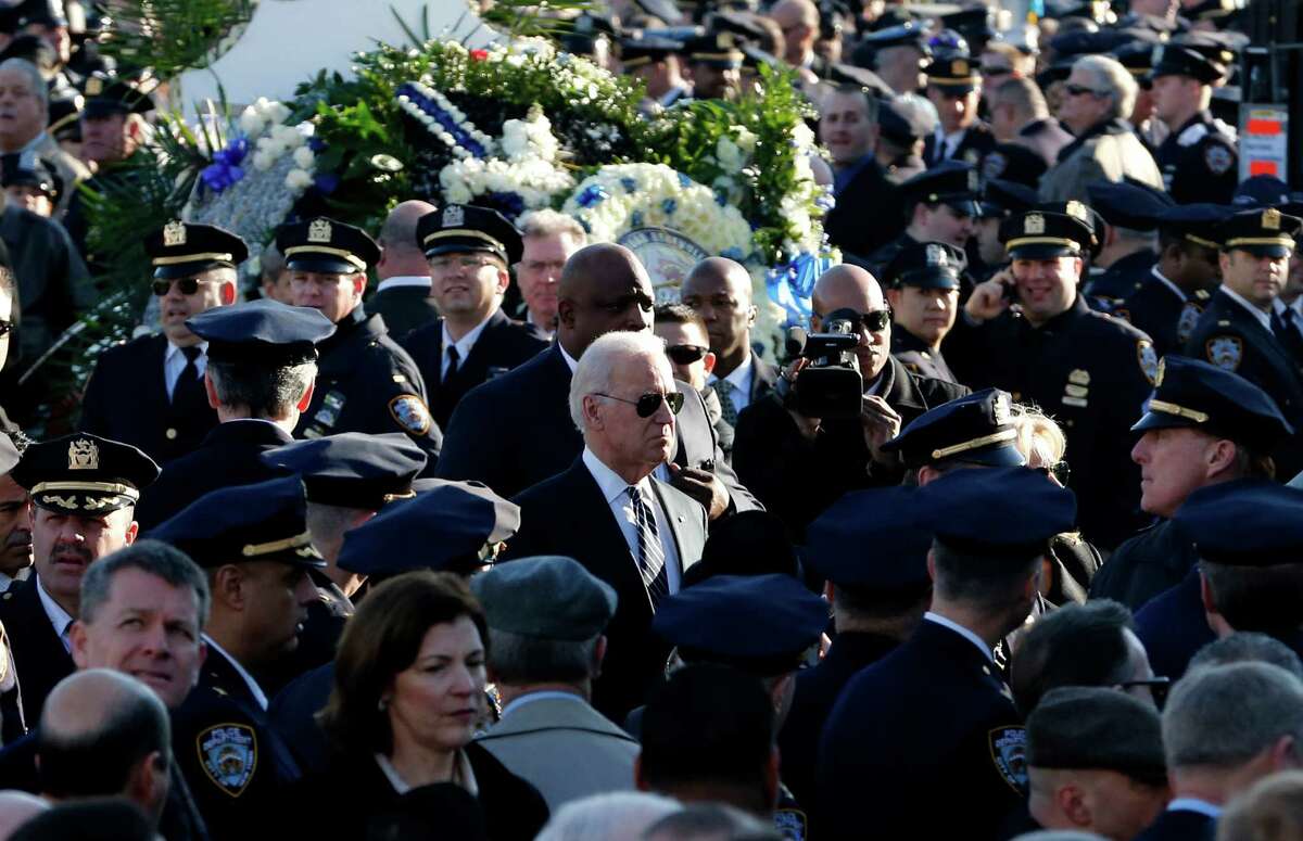 Police outside slain NYPD officer's funeral turned backs as de Blasio spoke