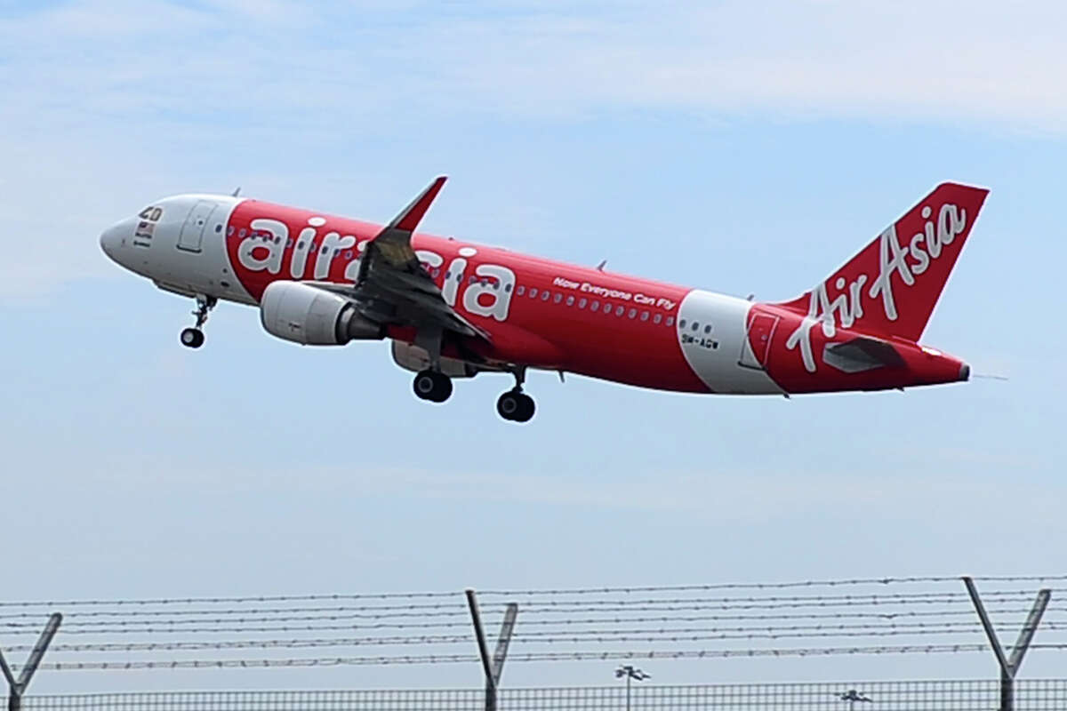 airasia-plane-carrying-162-missing