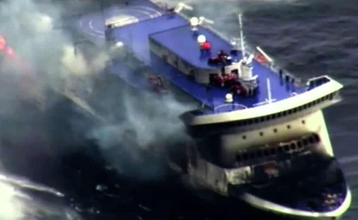 Ferry fire kills 1, traps hundreds