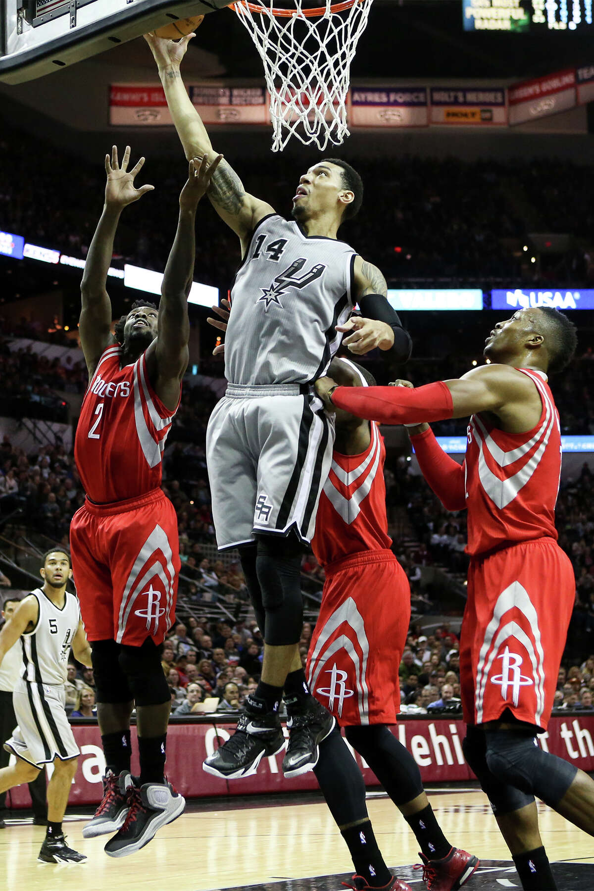 Danny Green puts up a layup during the first half. Green scored 24 to help the Spurs beat the Rockets.
